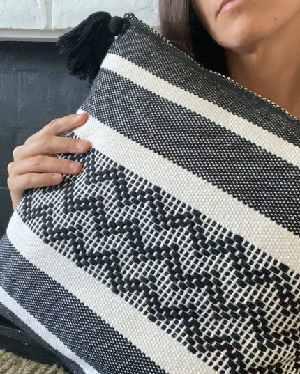 Zig Zag Accent Cotton Pillow Cover.