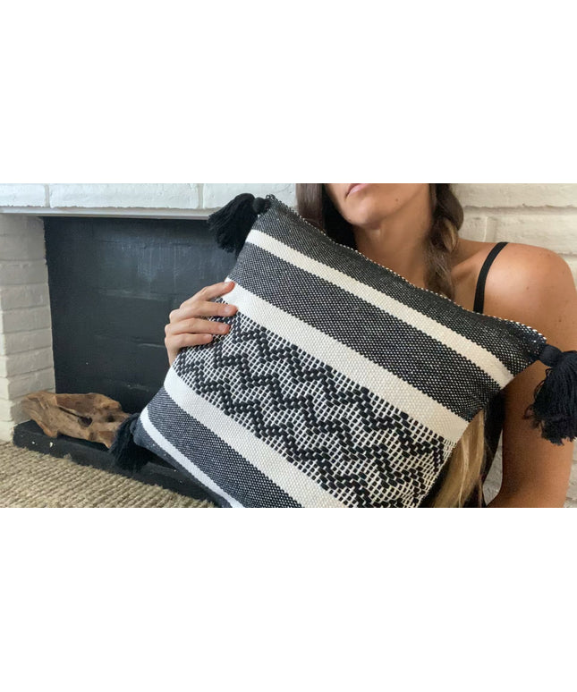 Zig Zag Accent Cotton Pillow Cover.