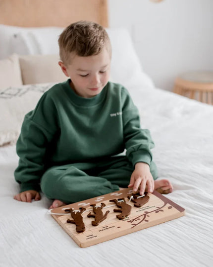 QToys Australia (USA) Human Evolution Puzzle & Lacing Set