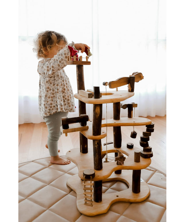 QToys Australia (USA) Three level tree house play set
